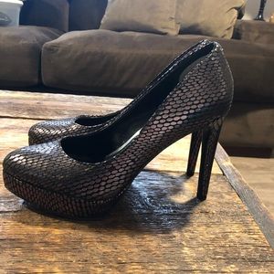 Jessica Simpson Metallic Snakeskin platform Heel